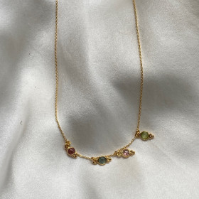 Collier Standing