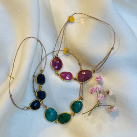 Bracelet setting sapphires...